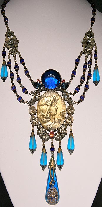 02_butterfly_lady_cameo