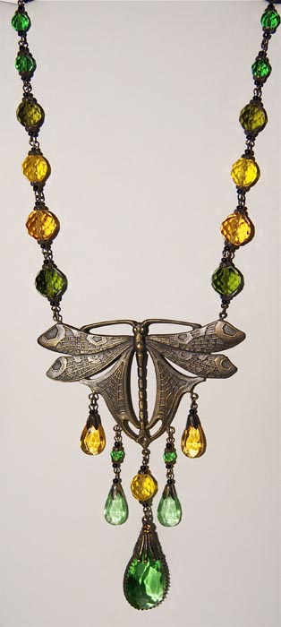 02_butterfly_lady_cameo