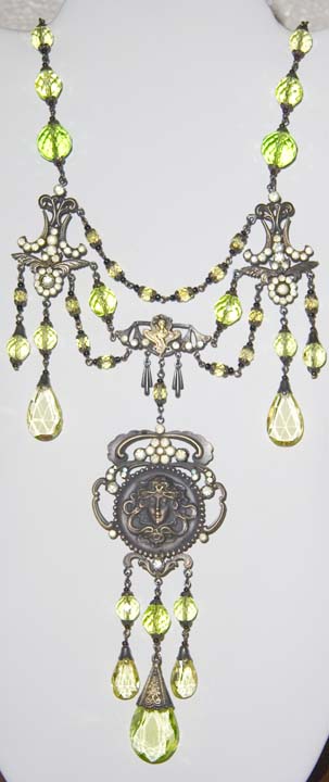 02_butterfly_lady_cameo