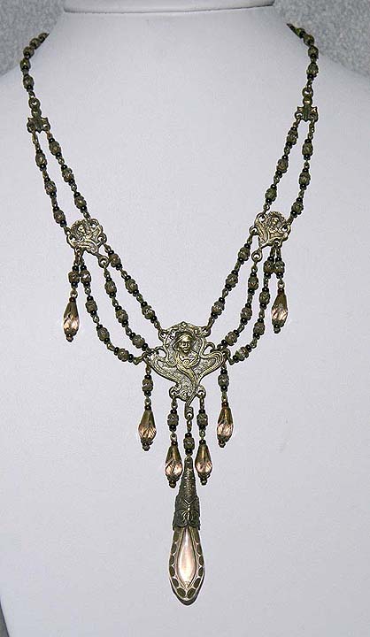 02_butterfly_lady_cameo
