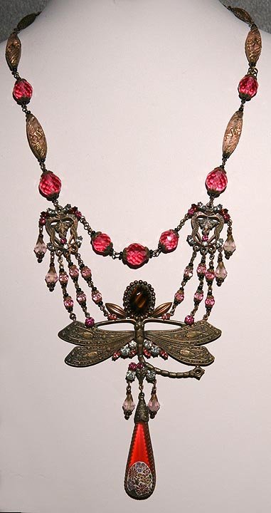 02_butterfly_lady_cameo