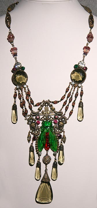 02_butterfly_lady_cameo