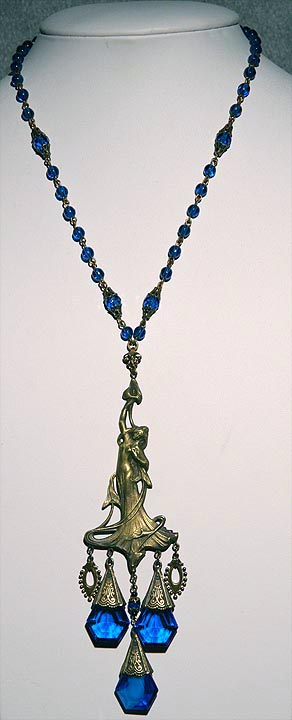 02_butterfly_lady_cameo