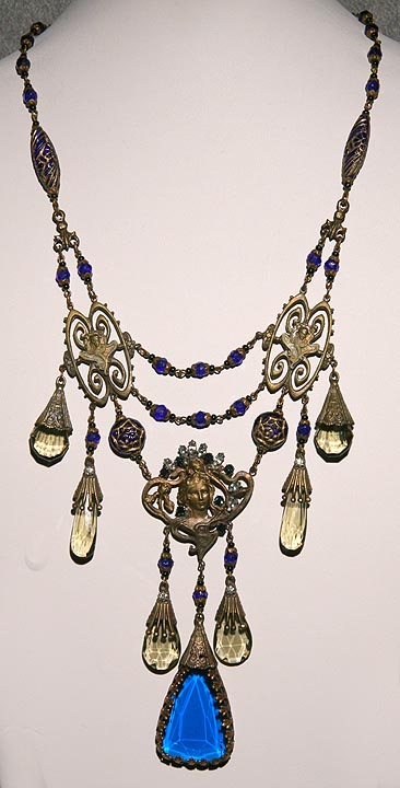 02_butterfly_lady_cameo