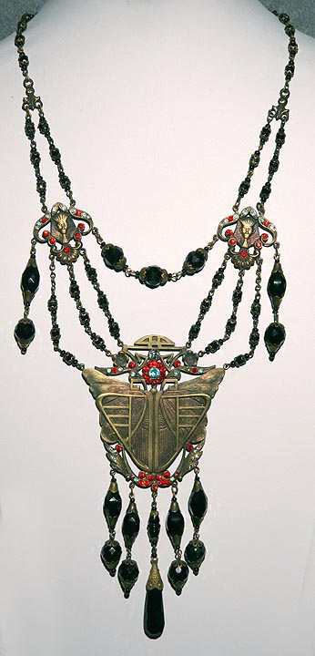 02_butterfly_lady_cameo