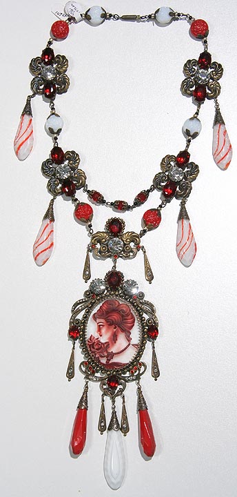 13_red_lady_pmint