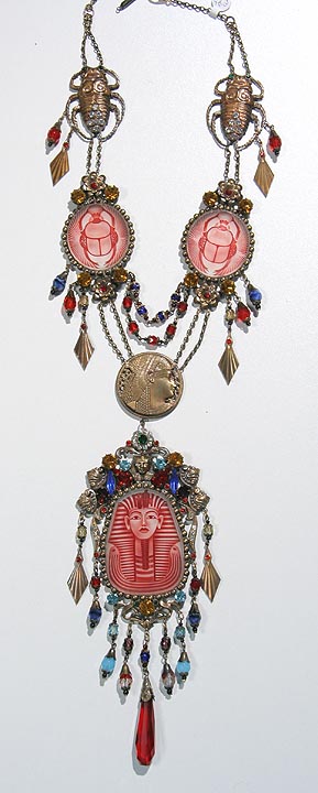 25_three_cameo_red_tut